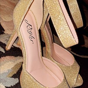 GOLD SPARKLY HEELS
